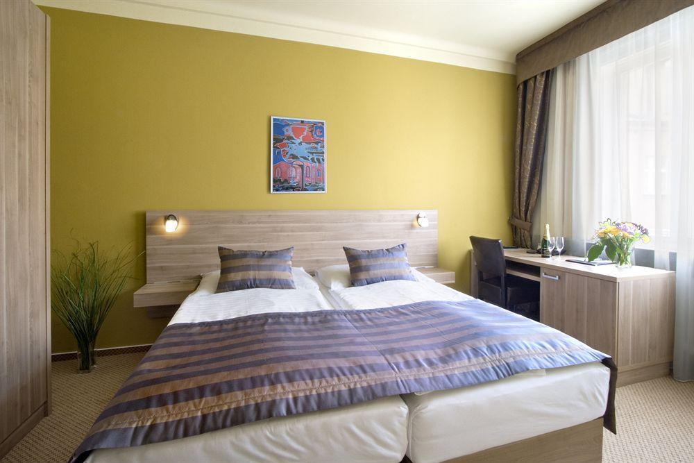 Hotel Meda Of Museum Kampa Prague Room photo