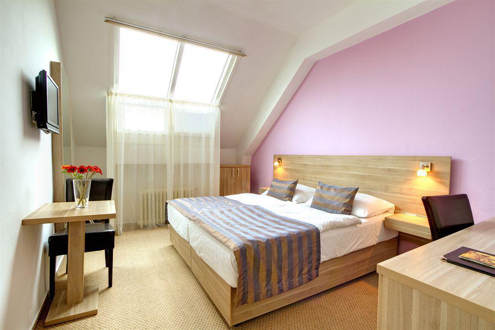 Hotel Meda Of Museum Kampa Prague Room photo