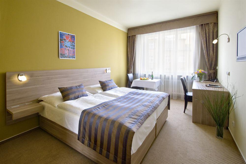 Hotel Meda Of Museum Kampa Prague Room photo